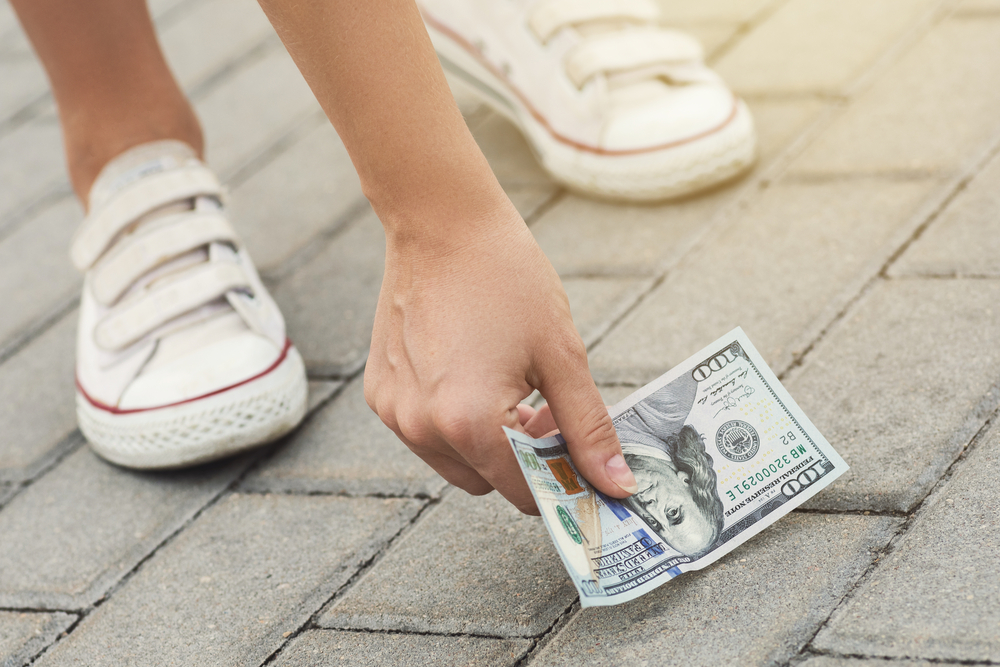 Bills on the Sidewalk – Econlib